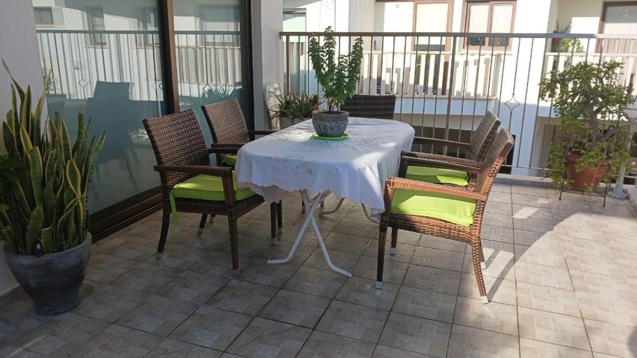 Extremely Comfy Apt With Spacious Private Terrace 10Min Walk To The Beach & In Town Lárnaka Kültér fotó